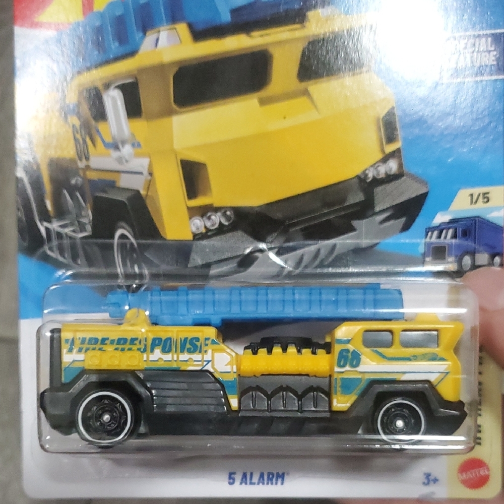 Mattel Hot Wheels Yellow & Blue Rescue Rig - Picture 8 of 8